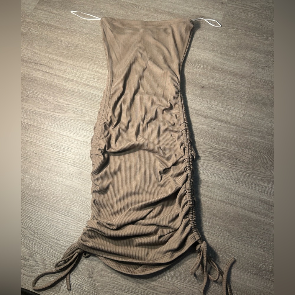 Brown Ruched Midi Dress
new does not have tag